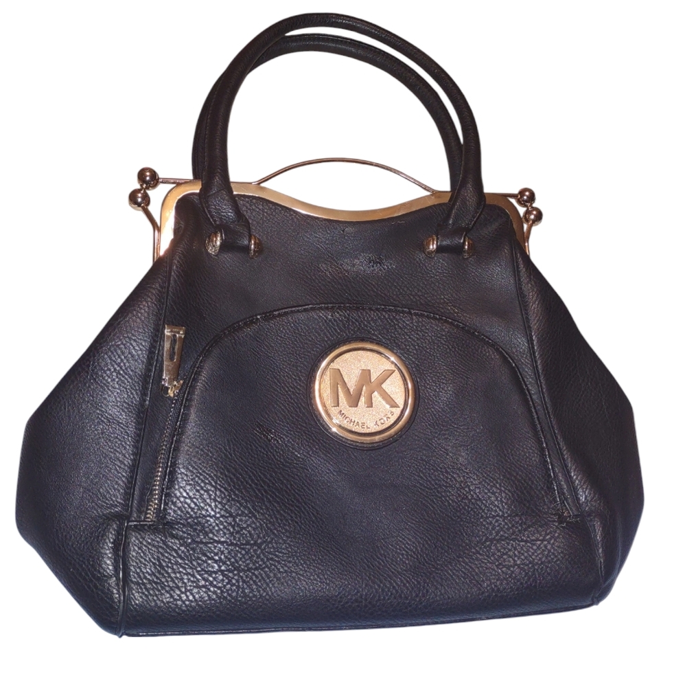 Michael kors black leather women bag.